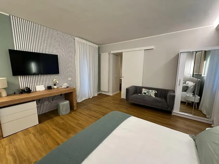 The Captain'S Apartments Zephyr- City Center Leonardo Academy Sesto Calende Italy